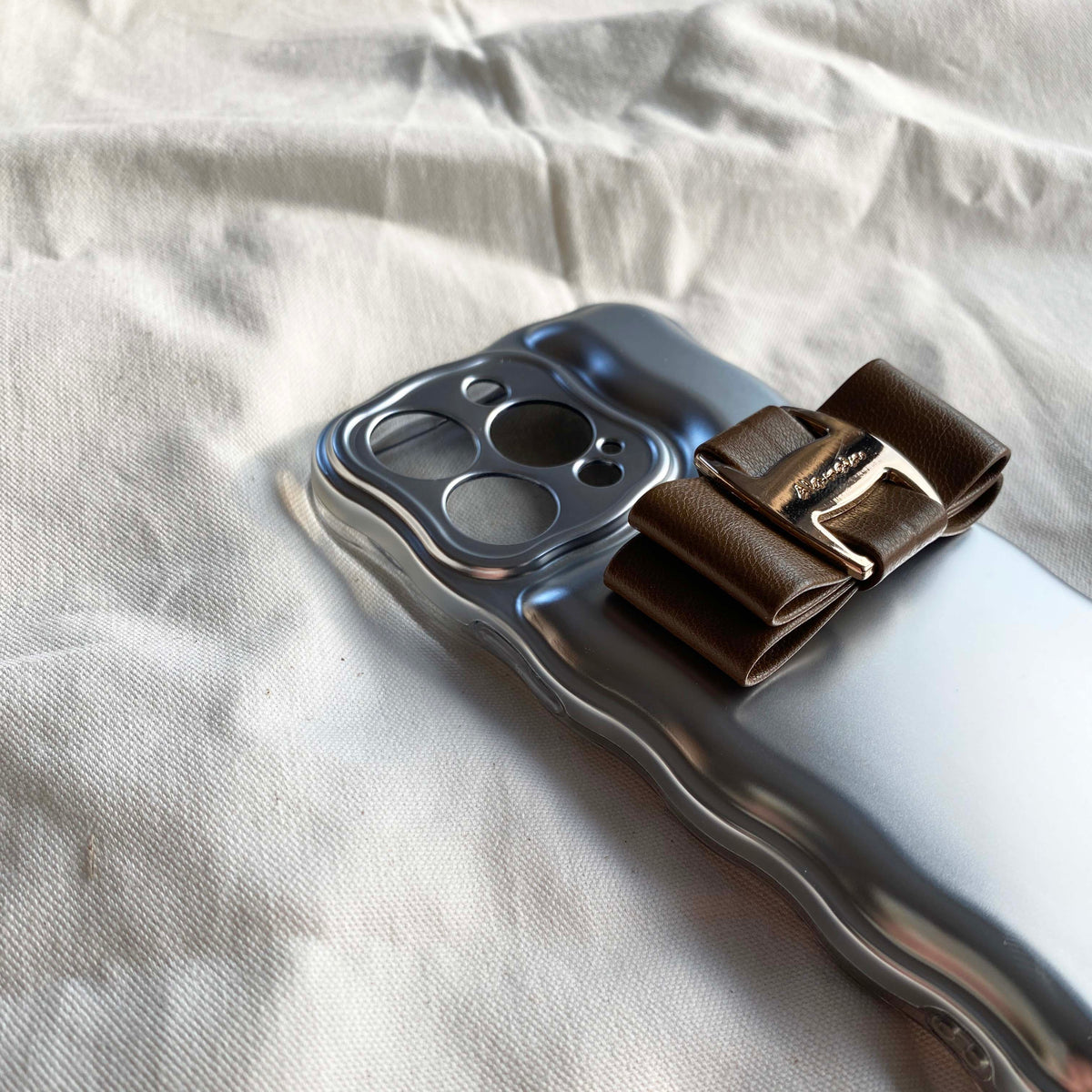 uneune silver strap case