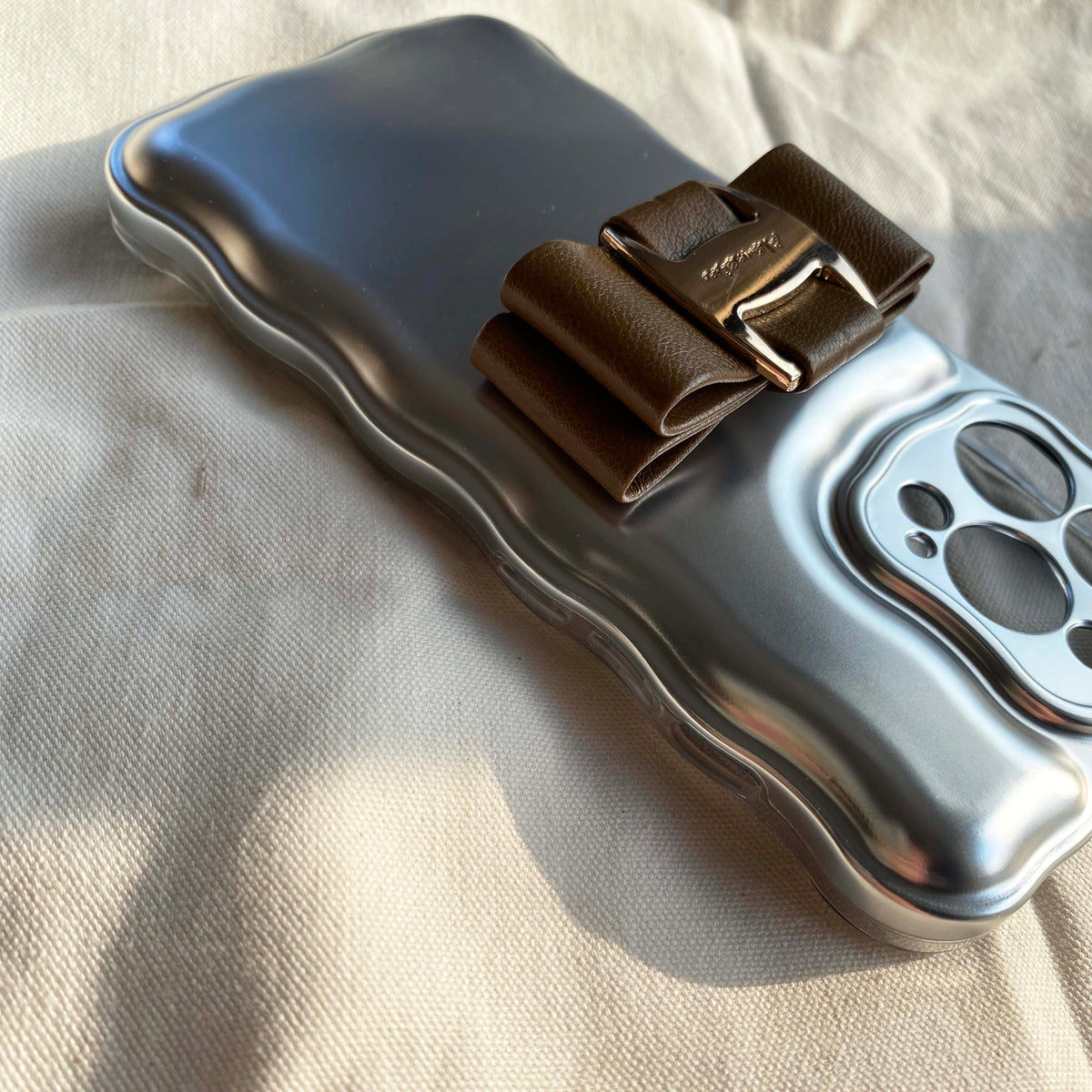 uneune silver strap case